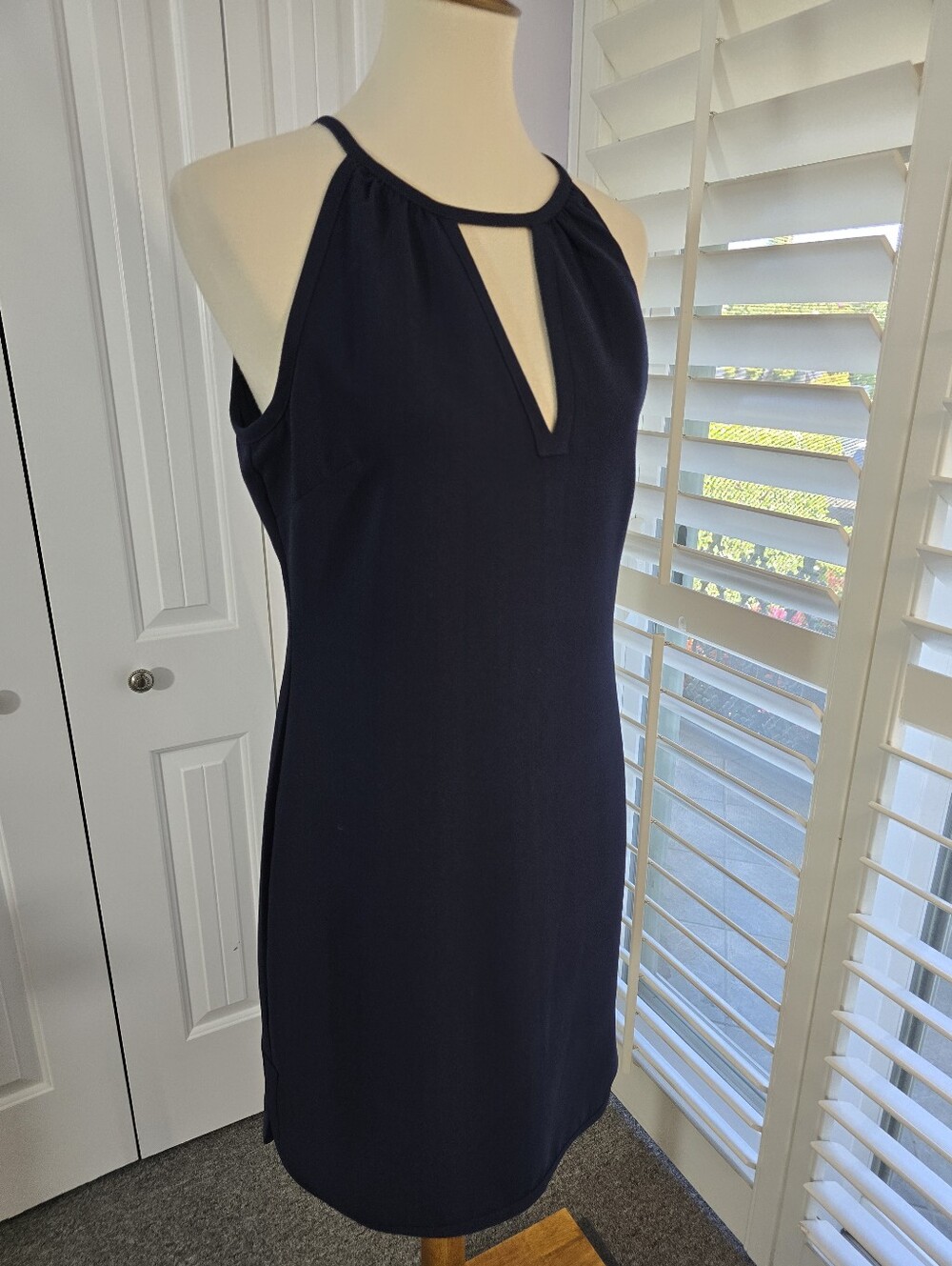 Banana Republic Sleeveless Navy Halter Dress With Front Keyhole Minimalist Look - Picture 5 of 10